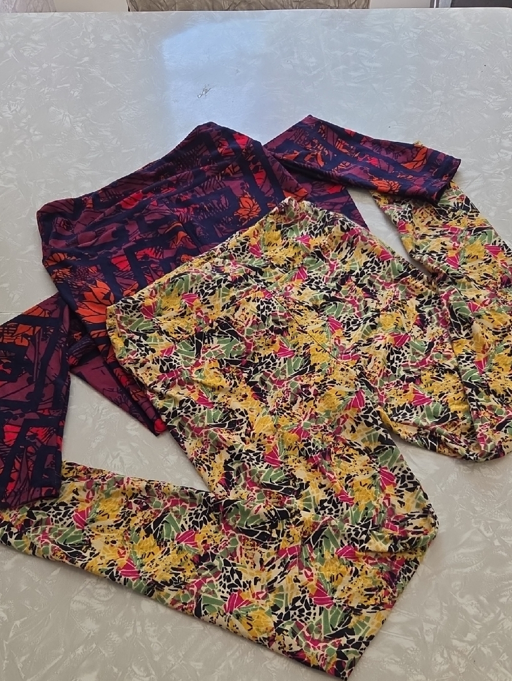 LuLaRoe Multicolored Yellow Green Pink and Orange Purple Navy Patterned Leggings